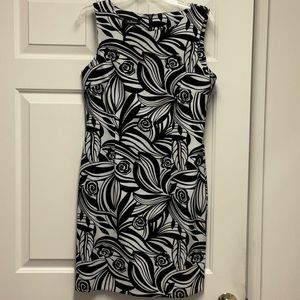 Sleeveless floral dress size 10. Length is 36 inches. Excellent condition.